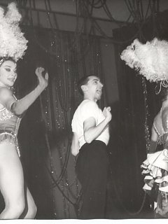 Armando Bandini Scena Con Ballerine2 Della Commedia Musicale Sembra Facile Al Teatro Valle Di Roma 1962